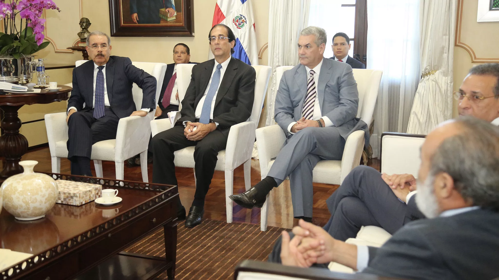 Danilo Medina instruye a comisión hacer informe con soluciones a situación Puerto de Manzanillo