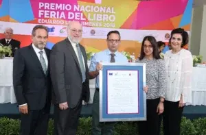 Escritor Carlos Esteban Deive gana el Premio Nacional Feria del Libro Eduardo León Jimenes