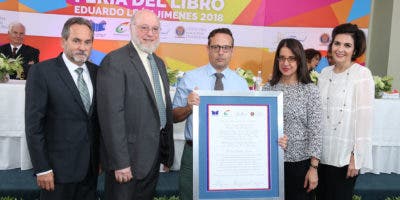 Escritor Carlos Esteban Deive gana el Premio Nacional Feria del Libro Eduardo León Jimenes