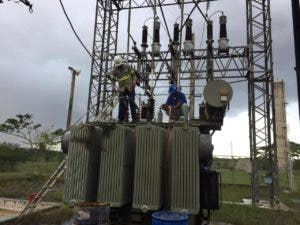 Más de 100 sectores en SDE sin servicio de agua potable por explosión de transformador