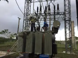 Más de 100 sectores en SDE sin servicio de agua potable por explosión de transformador