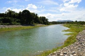 Hallan hombre ahogado en río Bajabonico de Imbert y otro muere en accidente vial