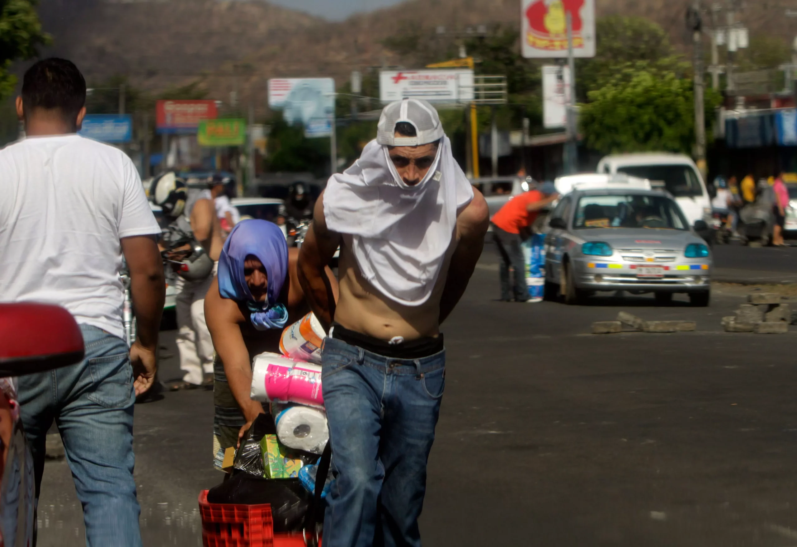 Se elevan a 27 los muertos, según ONG y continúan los saqueos en Nicaragua