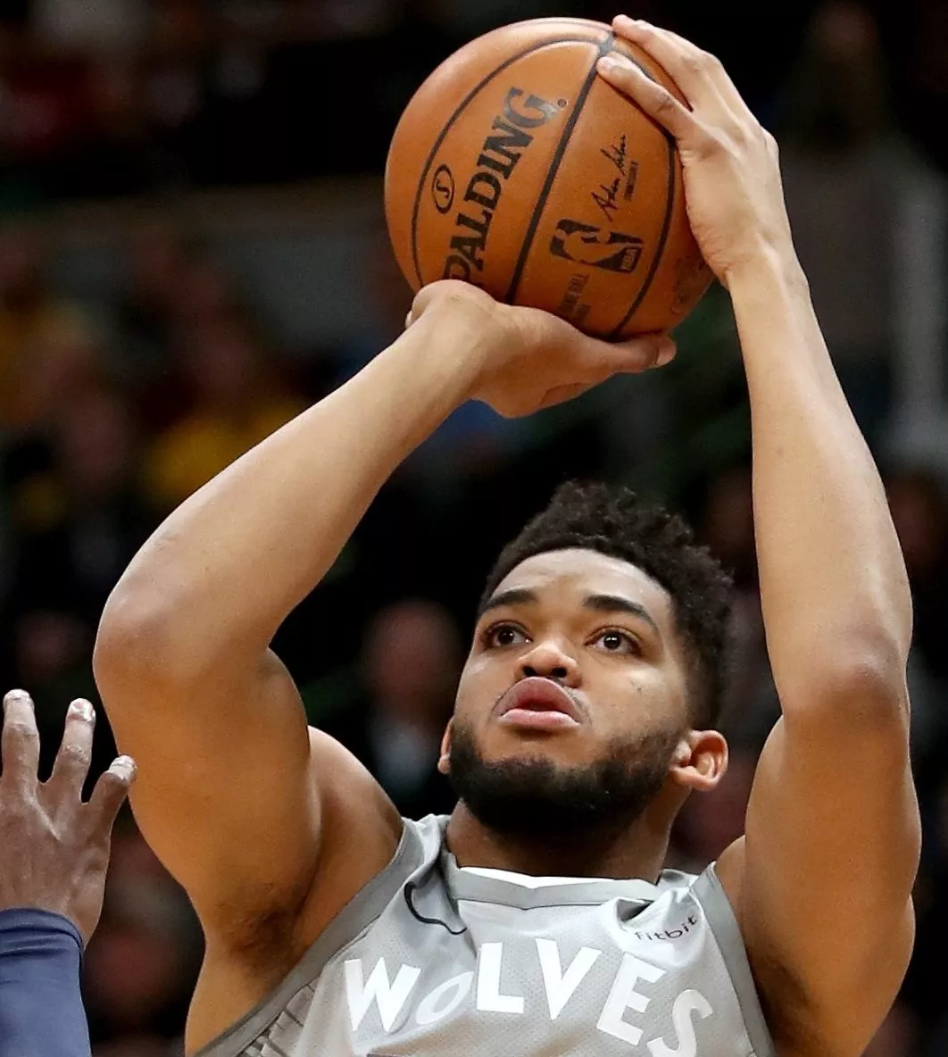 Karl Anthony  Towns catapulta Wolves hacia playoffs de la NBA