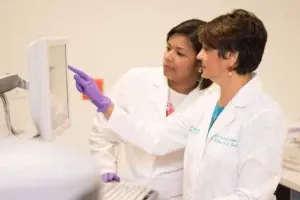 Laboratorio clínico Cedimat logra acreditación internacional