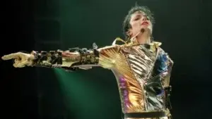 Los científicos que descifraron el secreto de Michael Jackson para poder inclinarse a 45º sobre el escenario sin caerse al piso