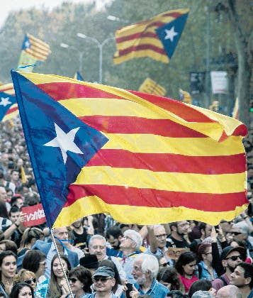 Rajoy exige un gobierno «viable» en Cataluña y mantiene la intervención