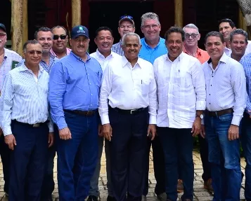 Secretario de Agricultura de Puerto Rico resalta granja opera en el país