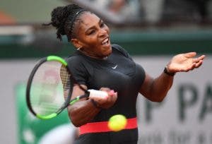 Serena Williams sobrevive en Roland Garros  tras su larga pausa