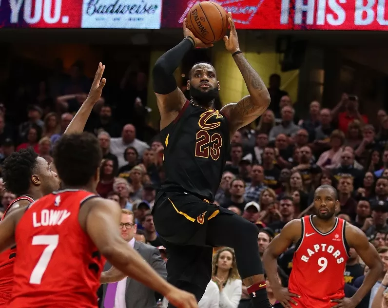 LeBron, cauto se niega pensar en una barrida