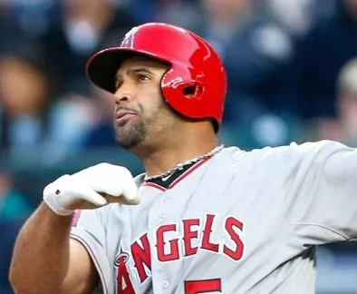 Pujols conecta el cuadrangular 621