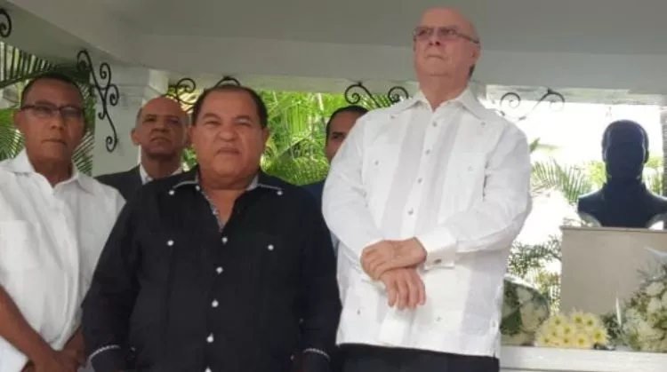 El PRM y PRD rinden tributo a Peña Gómez