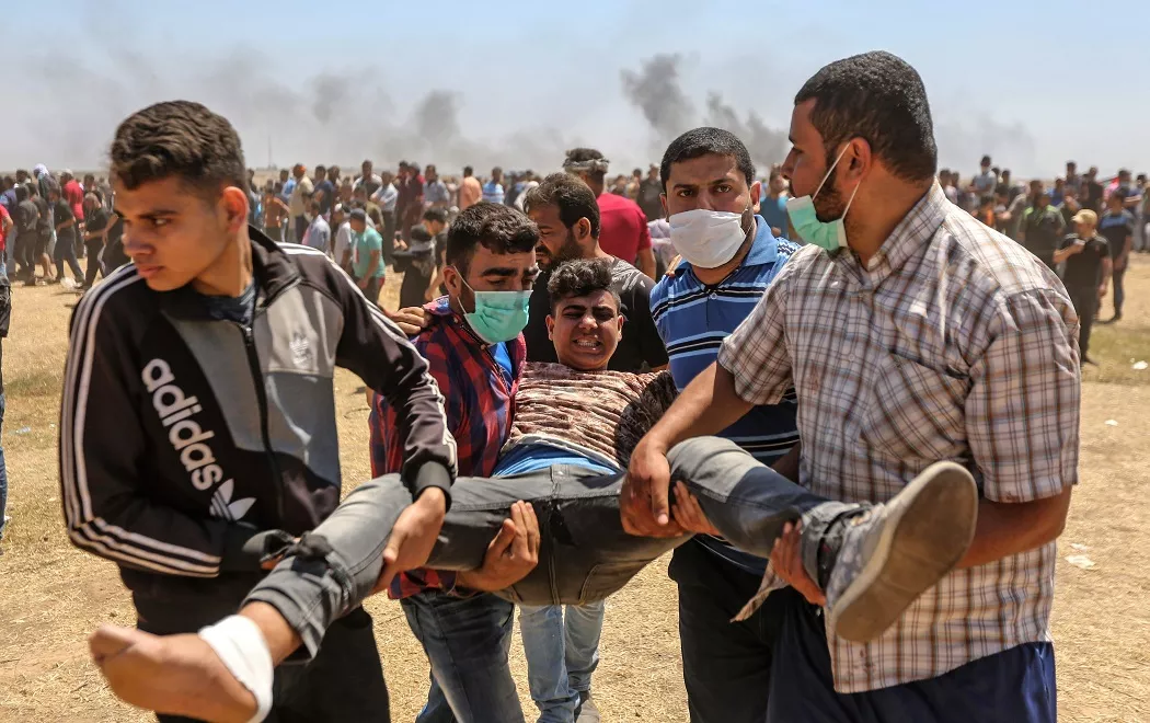 10. Otro herido durante la demostración en la Franja de Gaza.