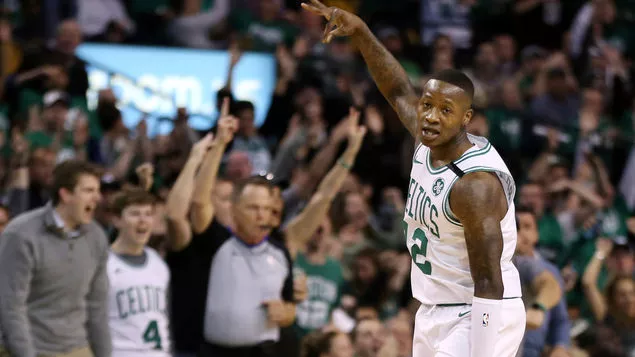 Celtics vence 117-101 a 76ers de la mano de Rozier y Tatum