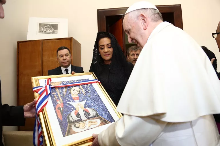 Primera Dama Cándida Montilla invita al papa Francisco a visitar República Dominicana