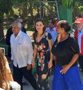 Reina Letizia cierra su visita a República Dominicana brindando su apoyo a la mujer