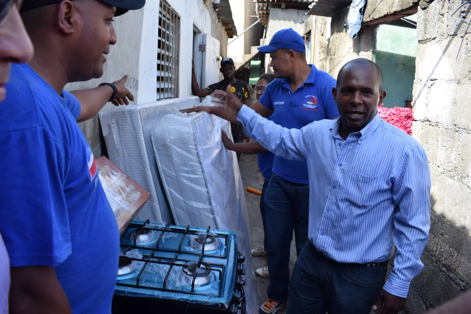 equipos-del-ps-entregan-en-casa-de-matute-2