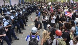 Protestan en Puerto Rico contra recortes en pensiones en jornada con incidentes