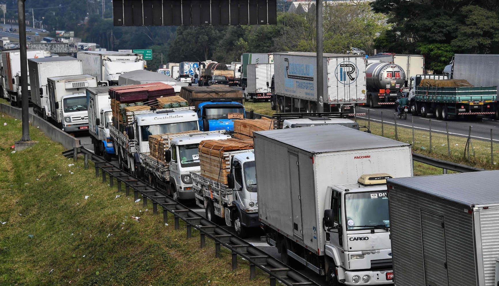 La huelga de transportistas continúa en Brasil pese a intervención del ejército