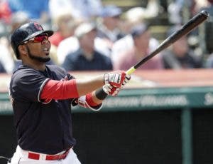 Edwin  Encarnación conecta 3 jonrones, Cleveland aplasta a los Rangers