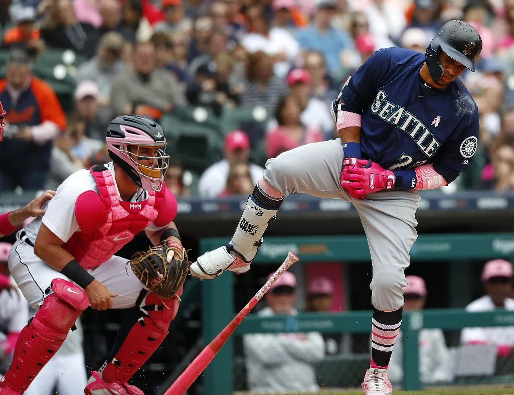 Robinson Canó sufre fractura en la mano en el duelo ante Detroit