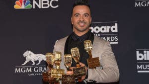 Luis Fonsi se lleva cinco Premios Billboard, Ozuna gana dos