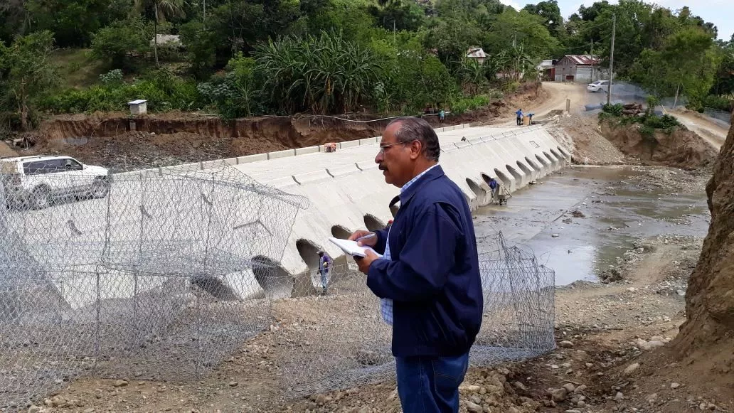 Gobernador de Puerto Plata inspecciona obras ejecutadas en varias localidades