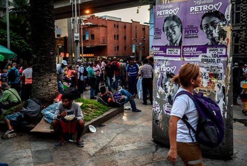 Gustavo Petro y la izquierda de plaza pública y redes que seduce en Colombia