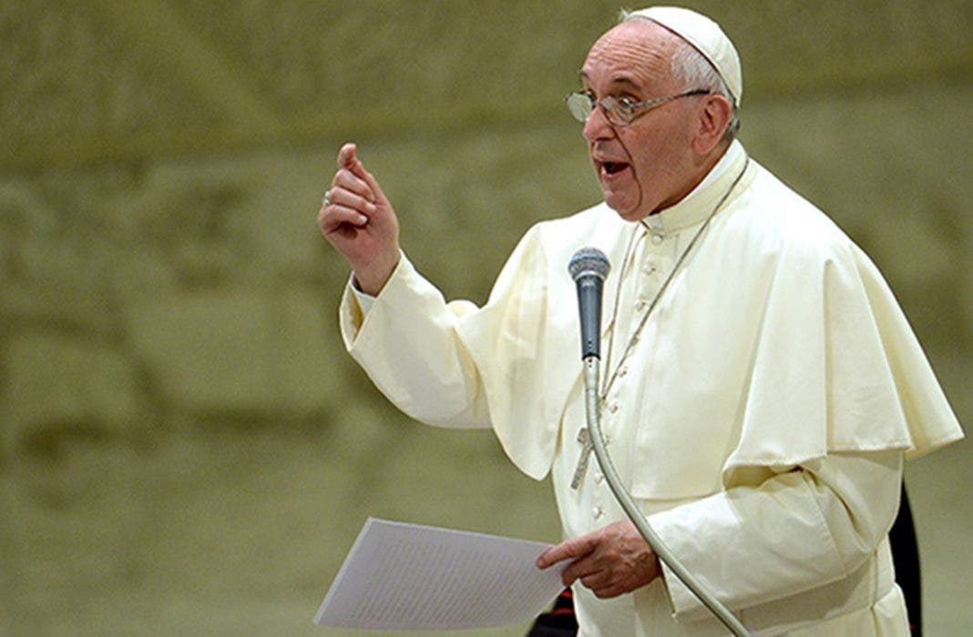 El papa critica el éxito, el poder y el dinero, tentaciones que esclavizan
