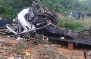 Al menos 11 muertos y 16 heridos al volcar transporte en oeste de Venezuela