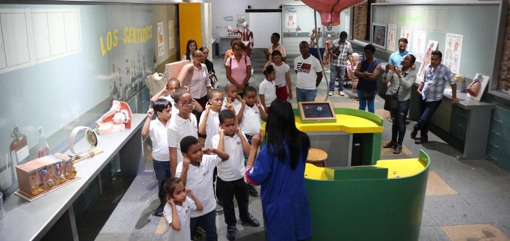 Niños del CAID disfrutan de taller recreativo en el Museo Trampolín