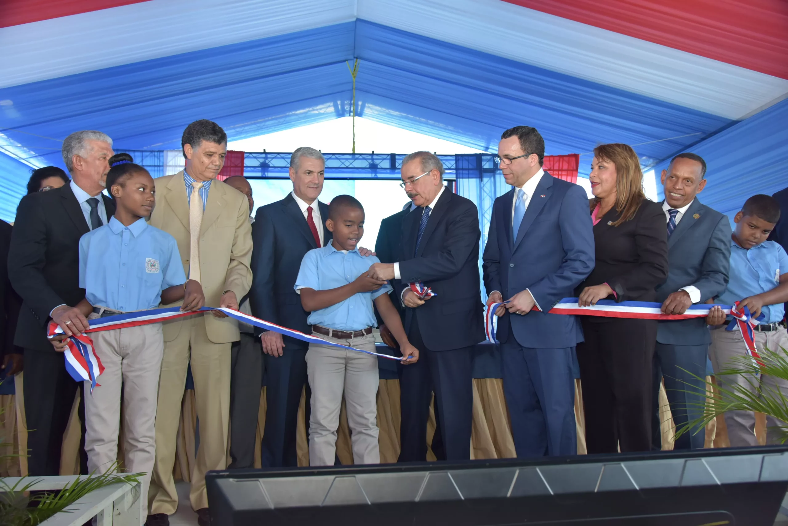 Presidente Danilo Medina entrega una escuela remodelada en Manoguayabo