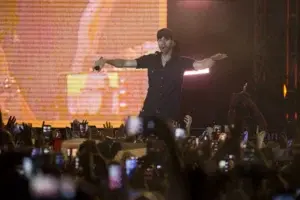 Enrique Iglesias echa de menos a su familia tras presentarse ante 50.000 fans en Israel