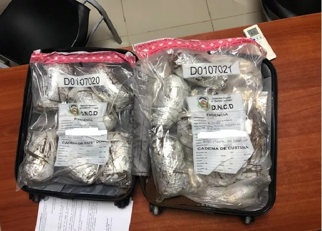 Decomisan 14 paquetes de cocaína en Aeropuerto de Punta Cana