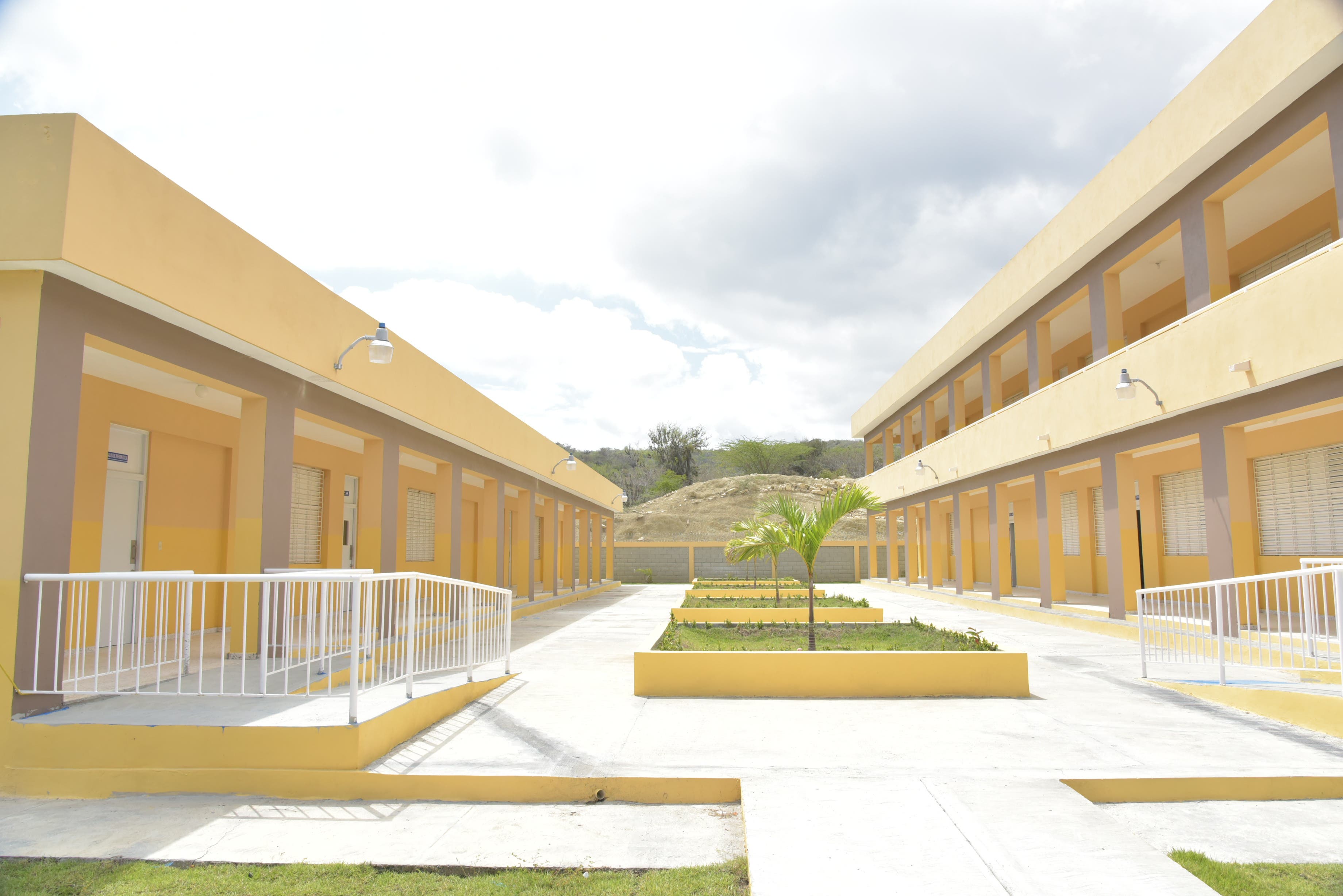 Presidente Danilo Medina entrega un liceo en Tamayo