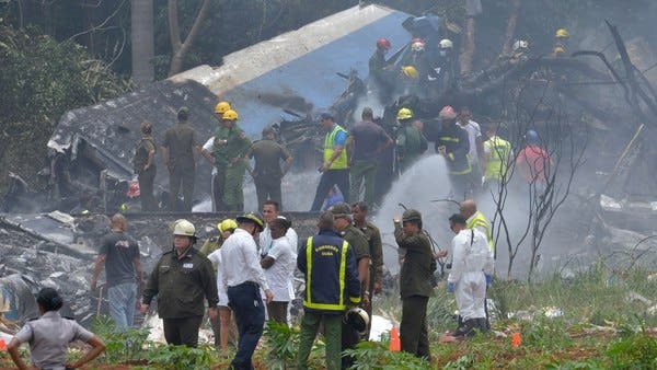 Dos supervivientes del accidente aéreo en Cuba siguen en estado crítico extremo
