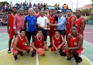 Milton Morrison llama a los jóvenes a practicar deportes para su sana recreación