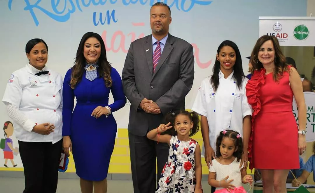 Proyecto de la USAID apuesta el éxito de la joven madre dominicana