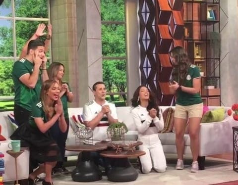 Telemundo suspende a dos presentadores por hacer broma con equipo coreano