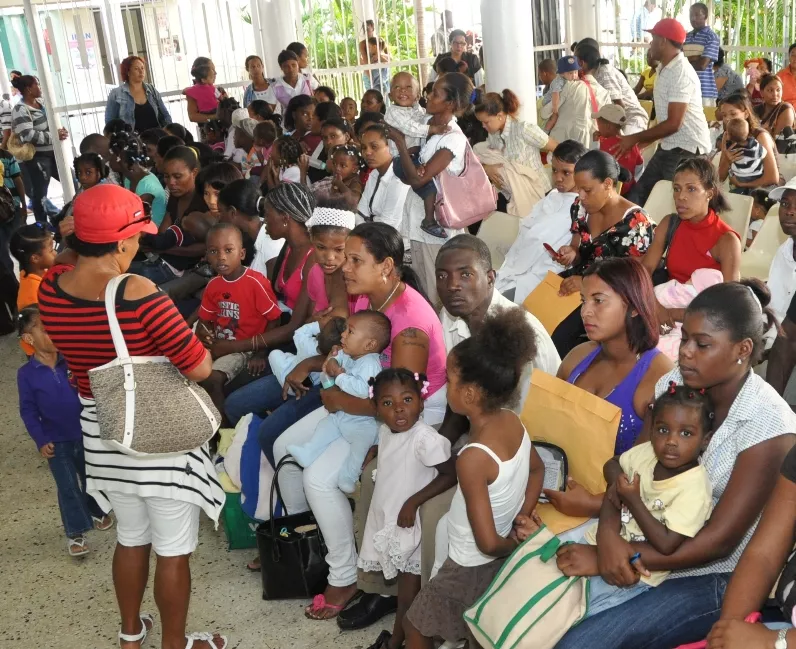 Colegio Médico Dominicano pide más militares para cuidar los hospitales