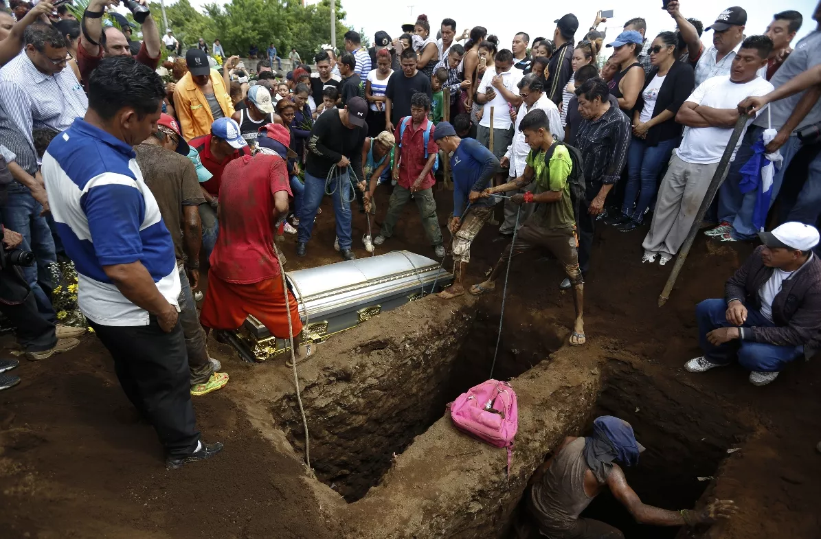 Nicaragua despide a la familia calcinada