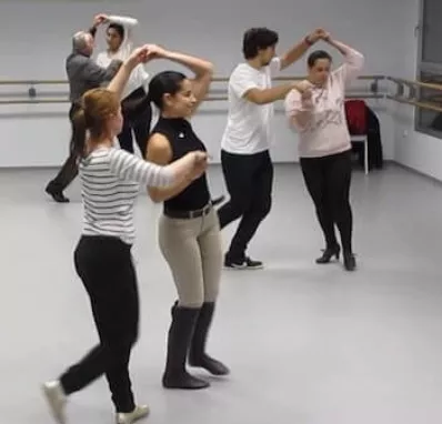 Escuela con curso intensivo de baile