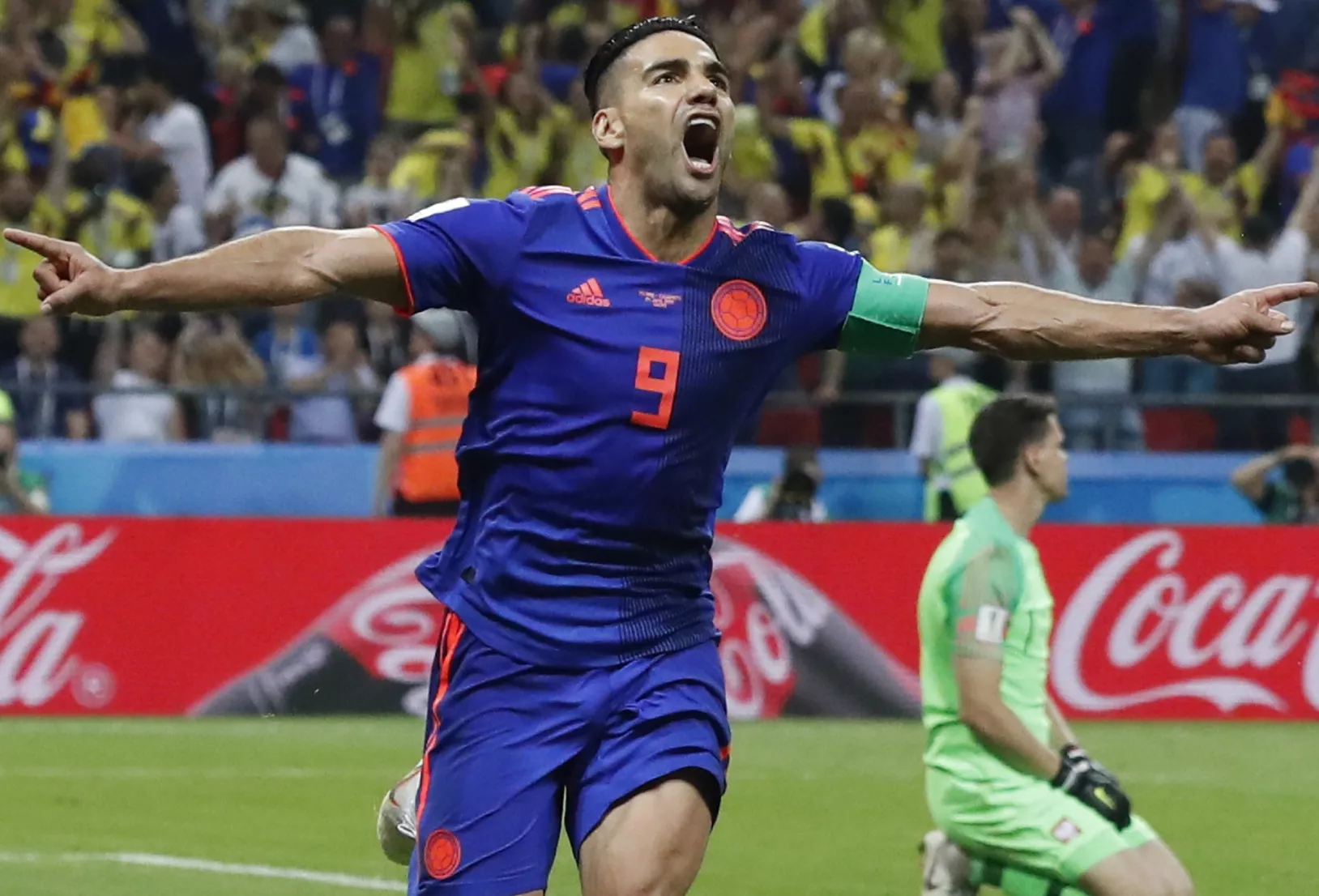 Colombia sigue “vivita” al golear 3-0 a Polonia