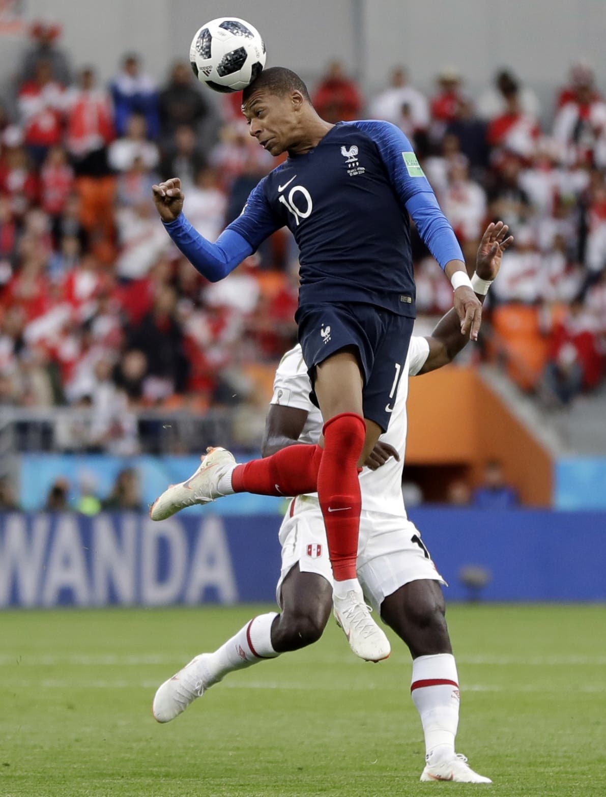 Francia elimina a Perú con un gol de Mbappé