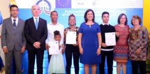 Artistas plásticos son premiados por plasmar herencia cultural