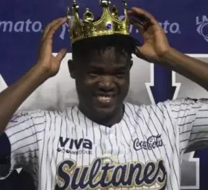 Dominicano José de Paula coloca  a los   Sultanes cerca del título en México