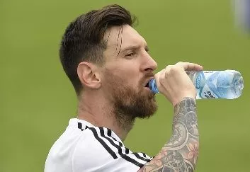 Felicitan a  Lionel Messi a pesar de la crisis que afecta  a la  selección argentina