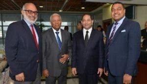 Persio Maldonado, director de El Nuevo Diario; Osvaldo Santana, director de El Caribe; Mariano Germán Mejía, presidente de la SCJ y del Poder Judicial, y José P. Monegro, director de EL DÍA.