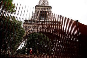 La Torre Eiffel se protege con un nuevo perímetro de hierro y vidrio