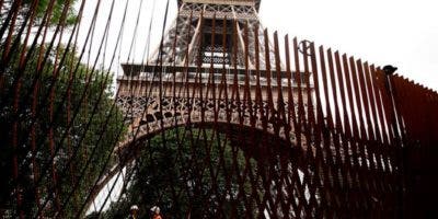 La Torre Eiffel se protege con un nuevo perímetro de hierro y vidrio